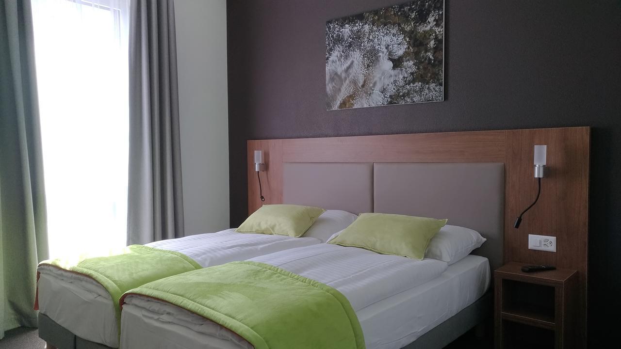 ก็องปานีล มาร์ติญี Hotel Martigny ภายนอก รูปภาพ